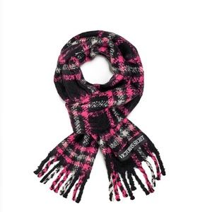 🆕 Victoria Secret plush plaid scarf